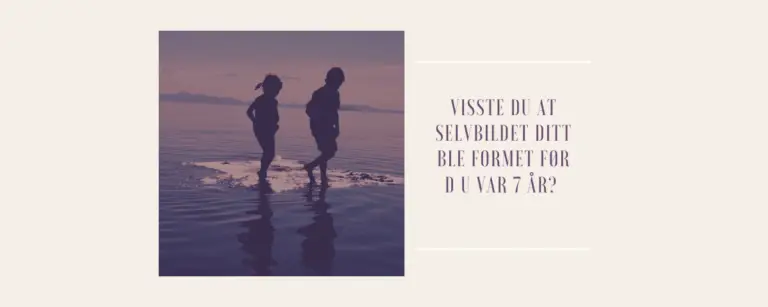 Illustrasjon: To barn på en strand. Visste du at selvbildet ditt ble formet før du ble 7 år